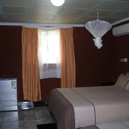 Gloria'S Bed And Breakfast Ливингстон Экстерьер фото