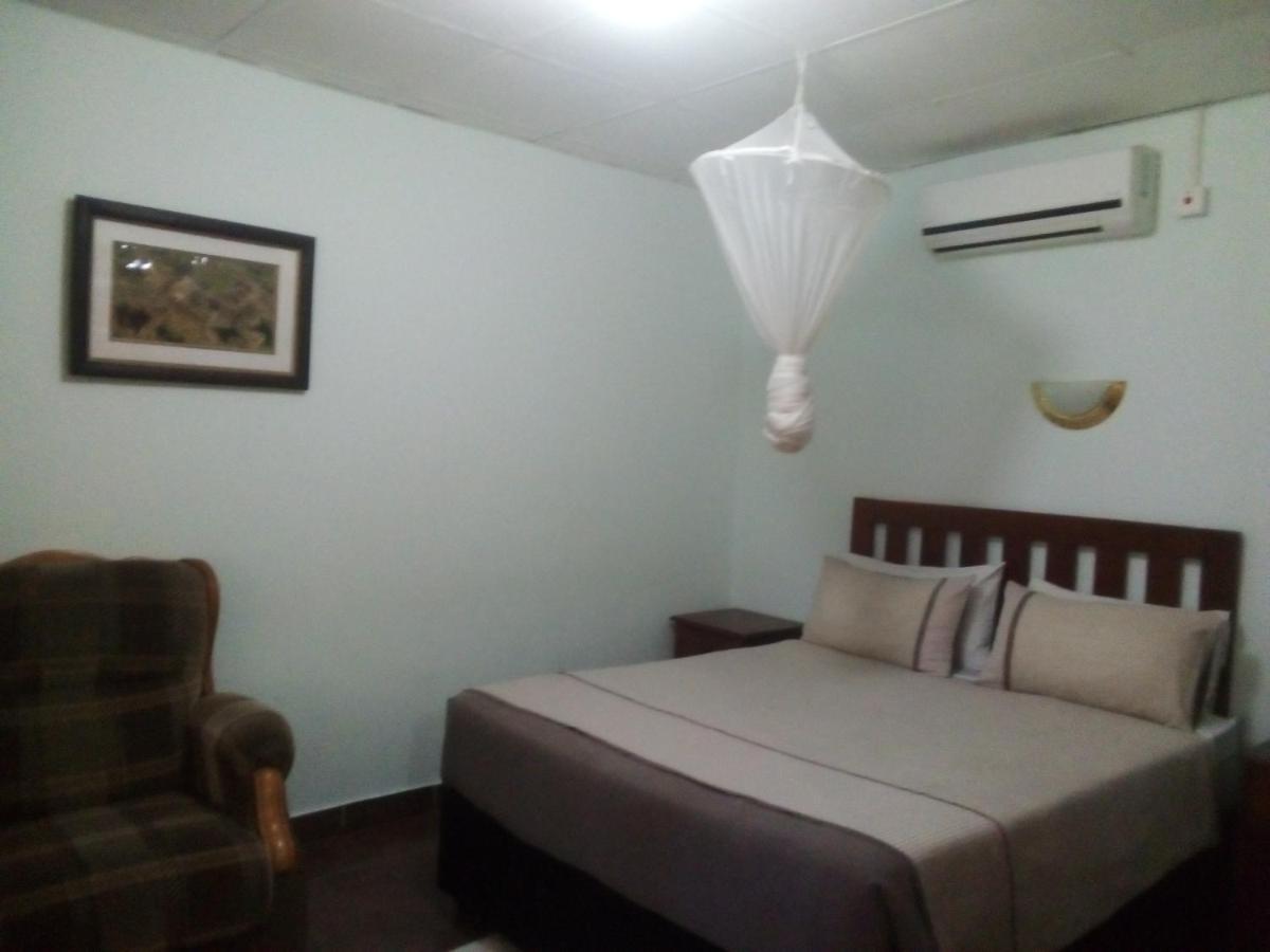 Gloria'S Bed And Breakfast Ливингстон Экстерьер фото