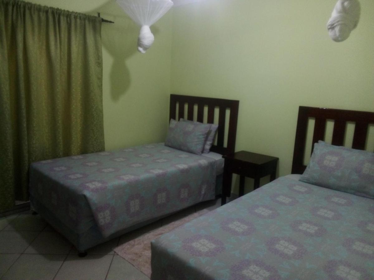 Gloria'S Bed And Breakfast Ливингстон Экстерьер фото