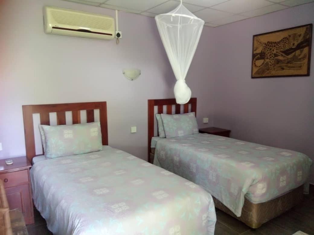 Gloria'S Bed And Breakfast Ливингстон Экстерьер фото