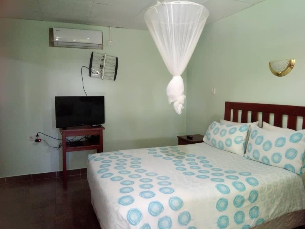 Gloria'S Bed And Breakfast Ливингстон Экстерьер фото