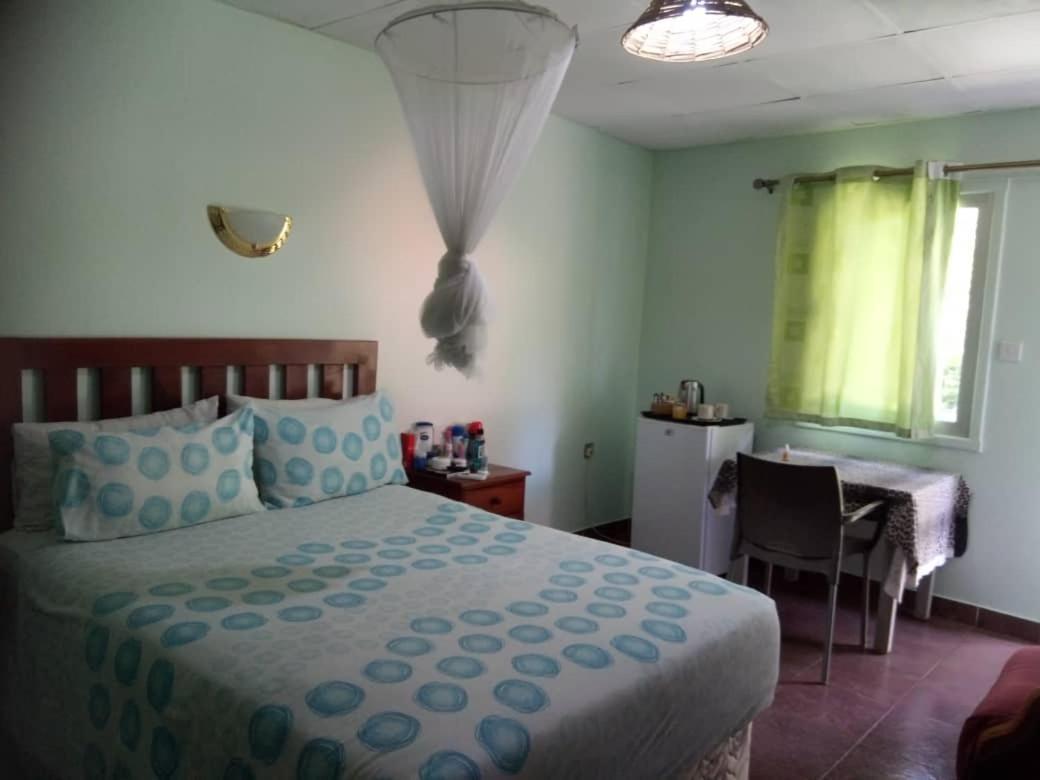 Gloria'S Bed And Breakfast Ливингстон Экстерьер фото