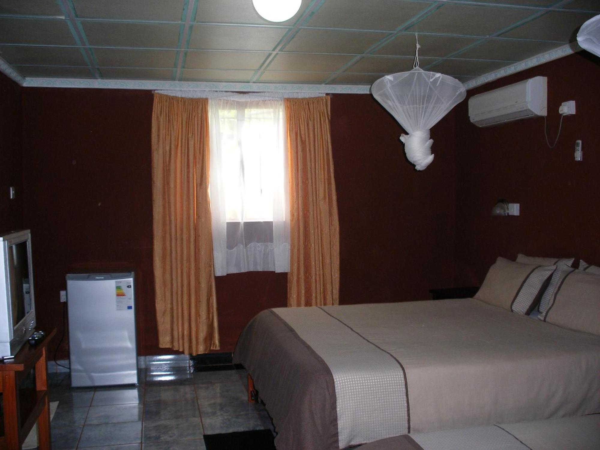 Gloria'S Bed And Breakfast Ливингстон Экстерьер фото