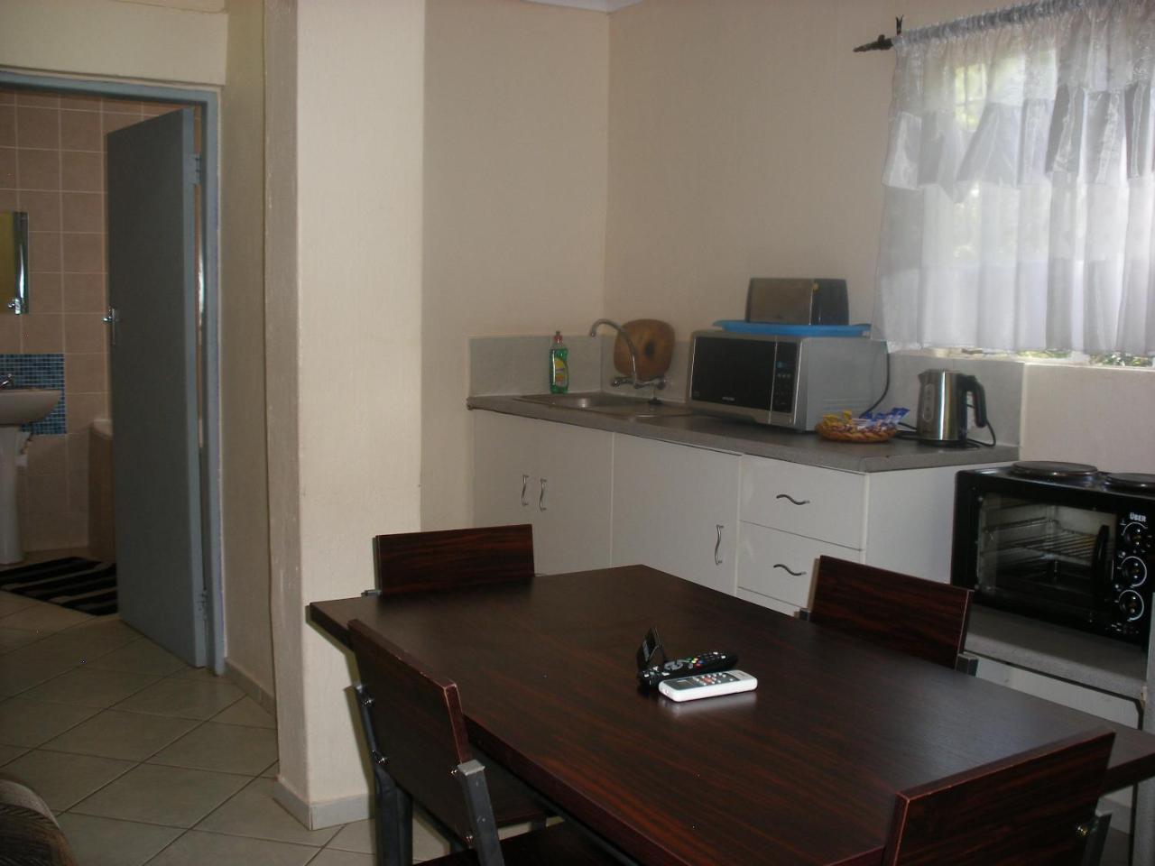Gloria'S Bed And Breakfast Ливингстон Экстерьер фото