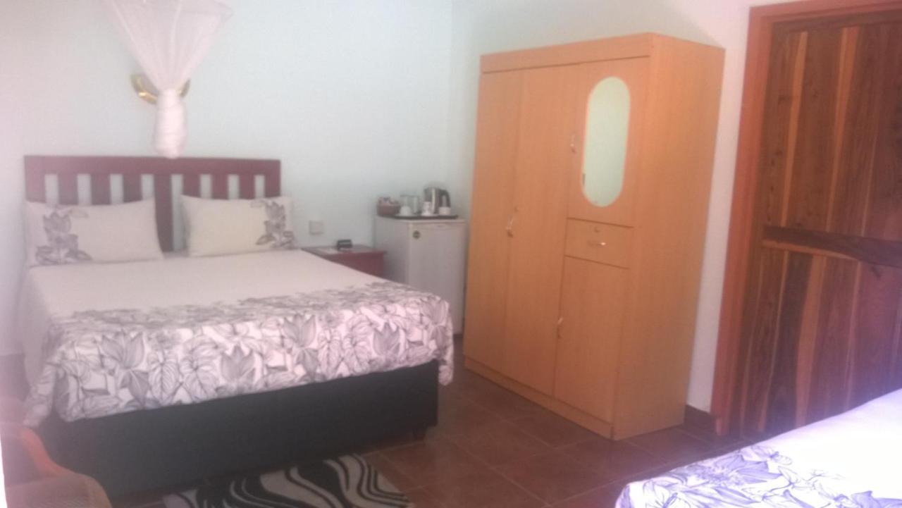 Gloria'S Bed And Breakfast Ливингстон Экстерьер фото