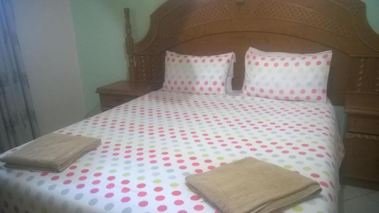 Gloria'S Bed And Breakfast Ливингстон Экстерьер фото