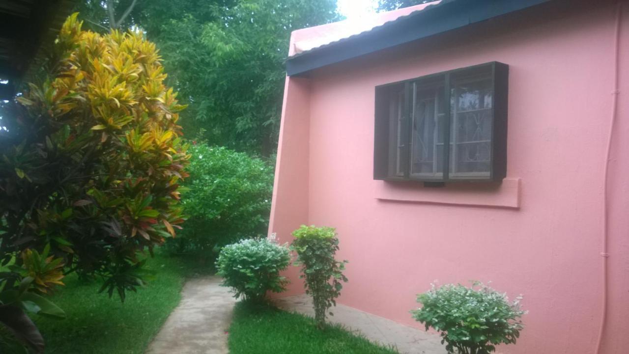 Gloria'S Bed And Breakfast Ливингстон Экстерьер фото
