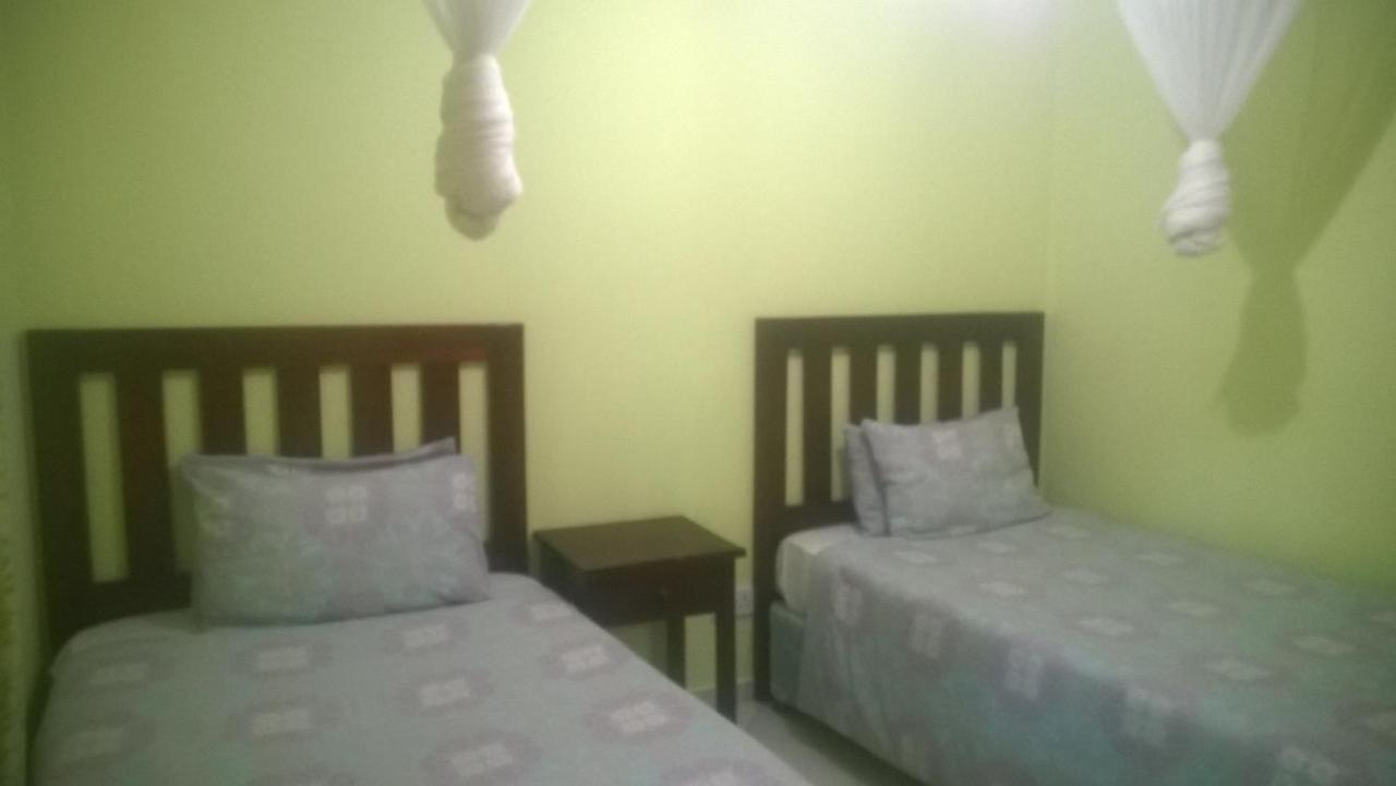 Gloria'S Bed And Breakfast Ливингстон Экстерьер фото
