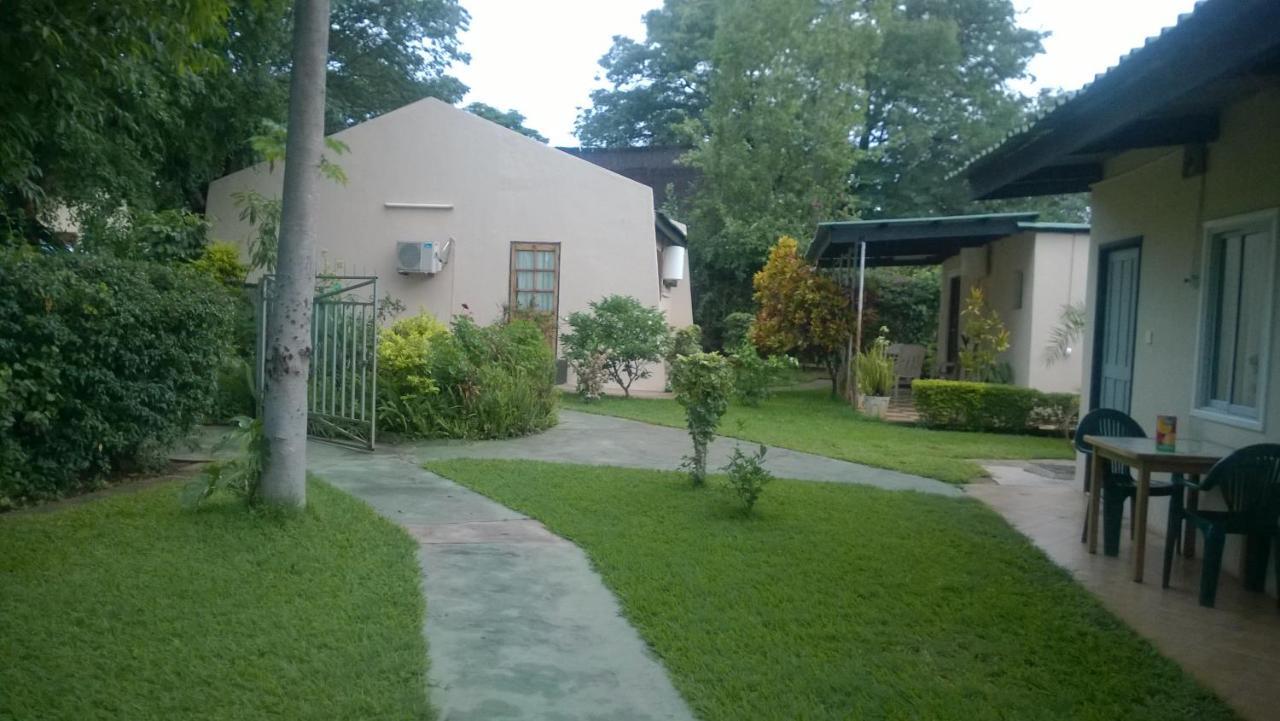 Gloria'S Bed And Breakfast Ливингстон Экстерьер фото